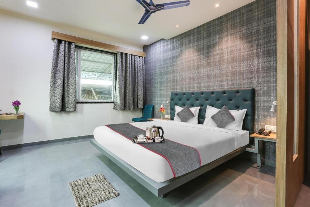 Glitz Hotels Arc Palace - Mankoli, Bhiwandi Ngoại thất bức ảnh