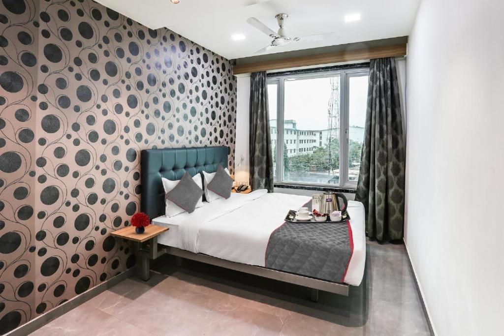 Glitz Hotels Arc Palace - Mankoli, Bhiwandi Ngoại thất bức ảnh